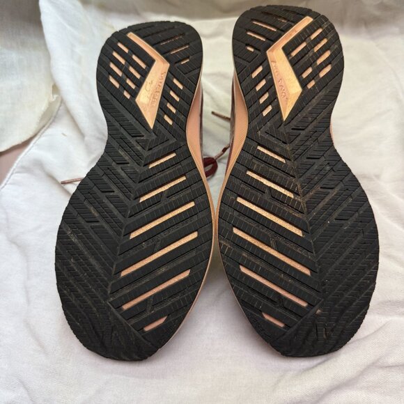 Brooks Levitate 4 womens running shoe size 9.5 burgundy/pink preowned - Picture 5 of 8